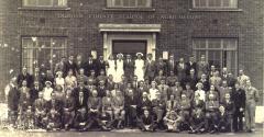 A black and white large group photo of staff and students taken in 1939